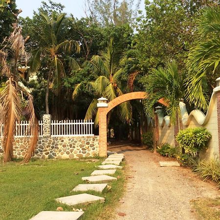 Sea Eye Hotel - Tropical Building Utila Εξωτερικό φωτογραφία