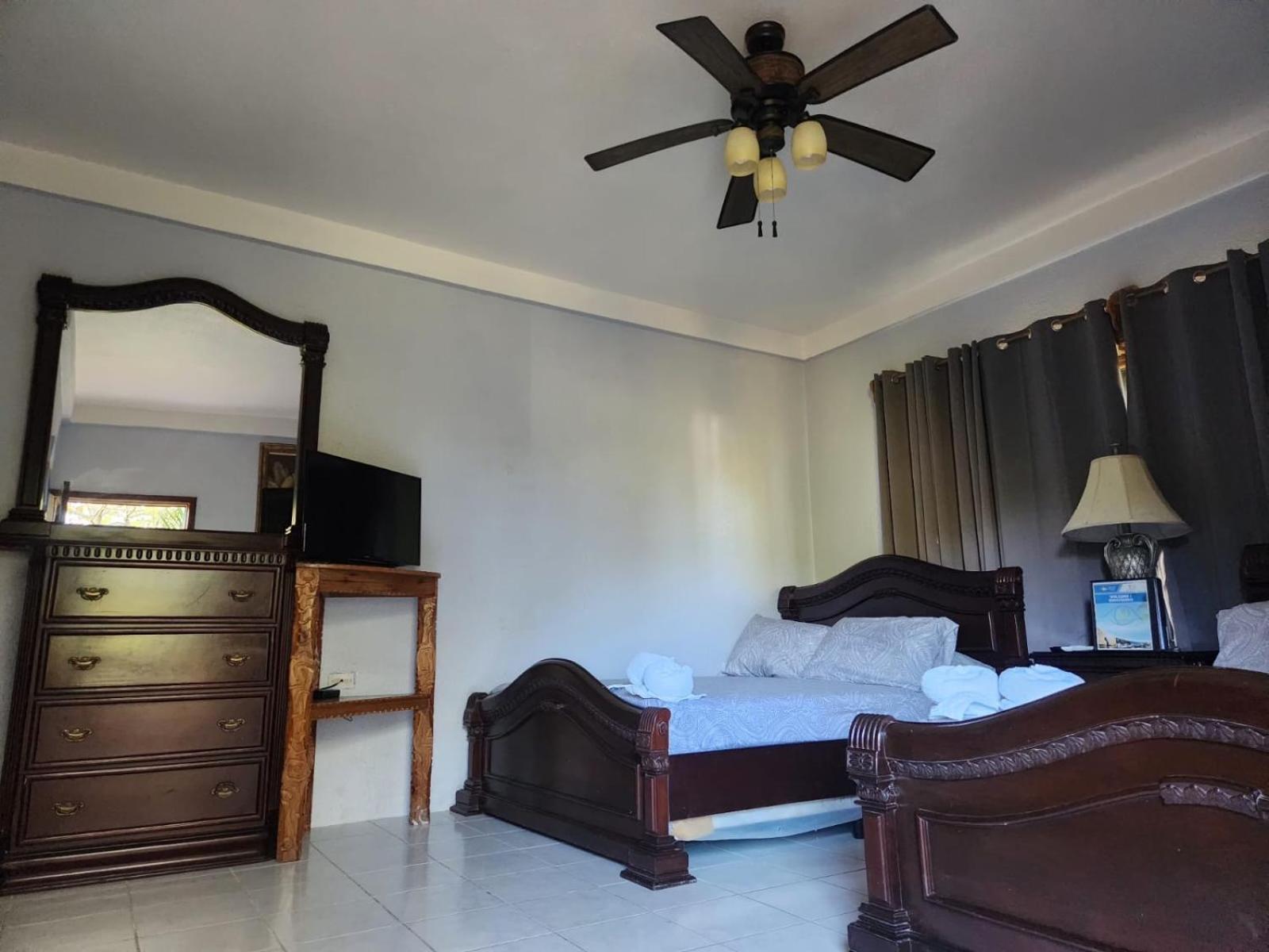 Sea Eye Hotel - Tropical Building Utila Εξωτερικό φωτογραφία